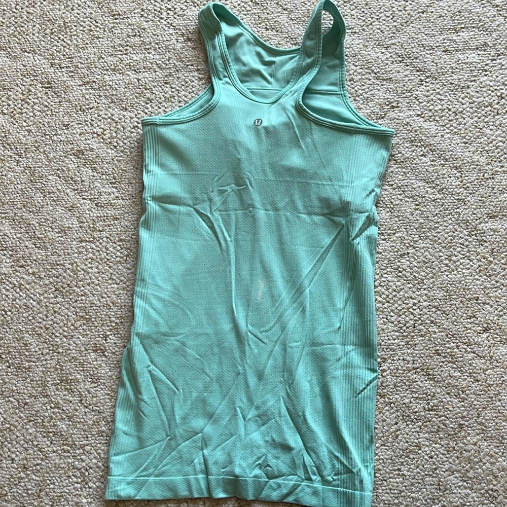 Lululemon tank with shelf bra built in sz 6 - Picture 2 of 7